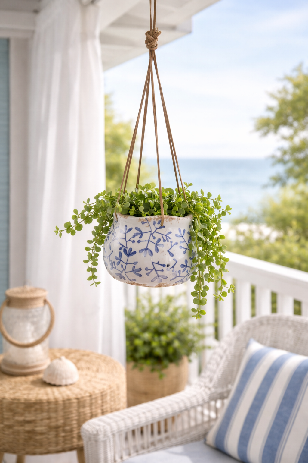 Blue/White Leaf Berry Hanging Planter