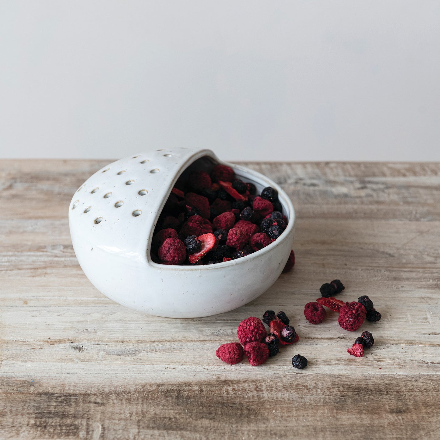 6-3/4" Round x 4"H Stoneware Strainer Bowl, White