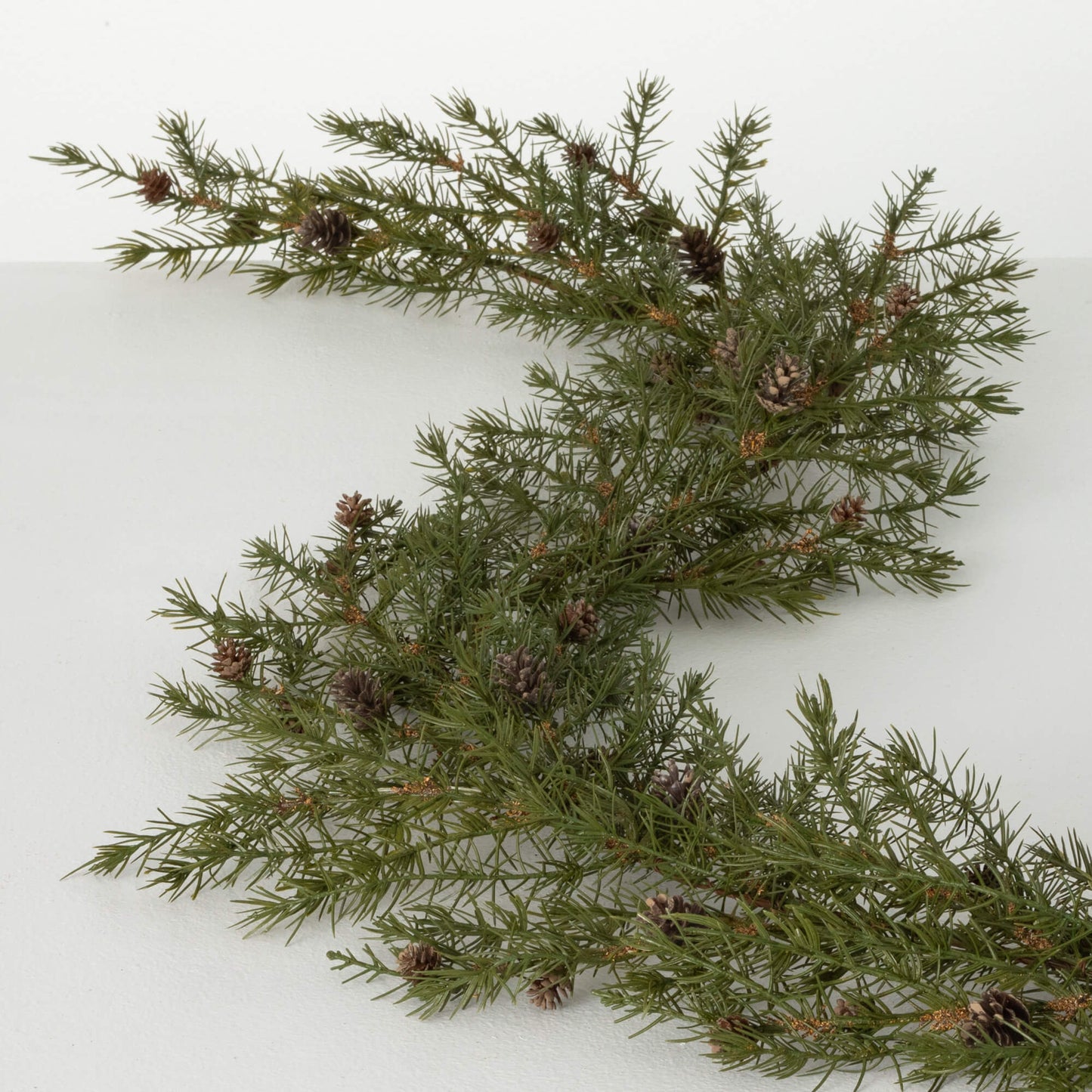 Cedar Garland w/ Pinecones